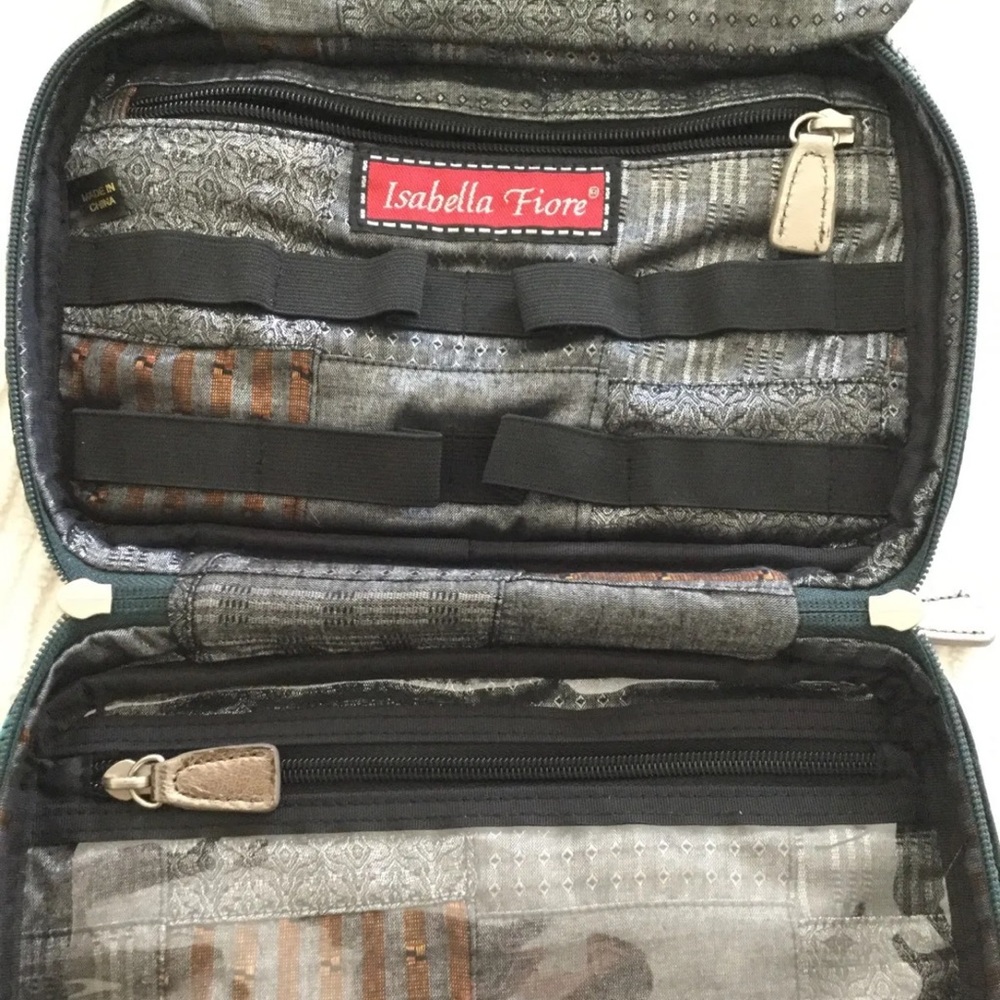 Isabella Fiore Travel Makeup Bag. Quilted and Beaded Multi Compartments NWT - Picture 9 of 11